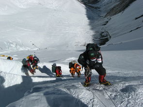 爱游戏体育官方网站-全国登山挑战赛千人攀登玉龙雪山，玉龙雪山攀岩