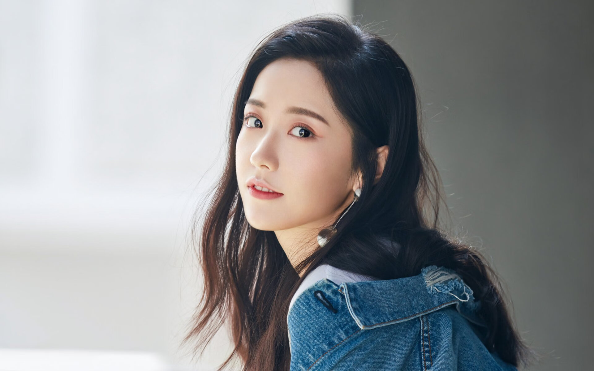 中国男篮在世界杯预选赛中大胜,提前晋级